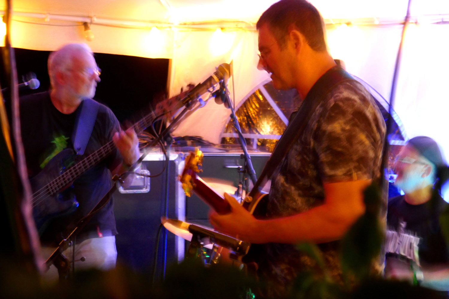 Du betrachtest gerade Gelungenes Retro-Rock-Fest bei wolkenlosen 38 Grad